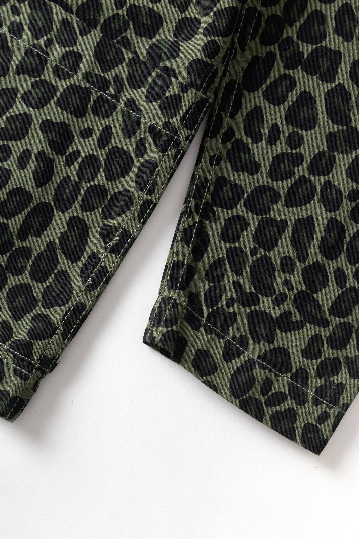 Patterned Easy Chef Shirt - Green Leopard