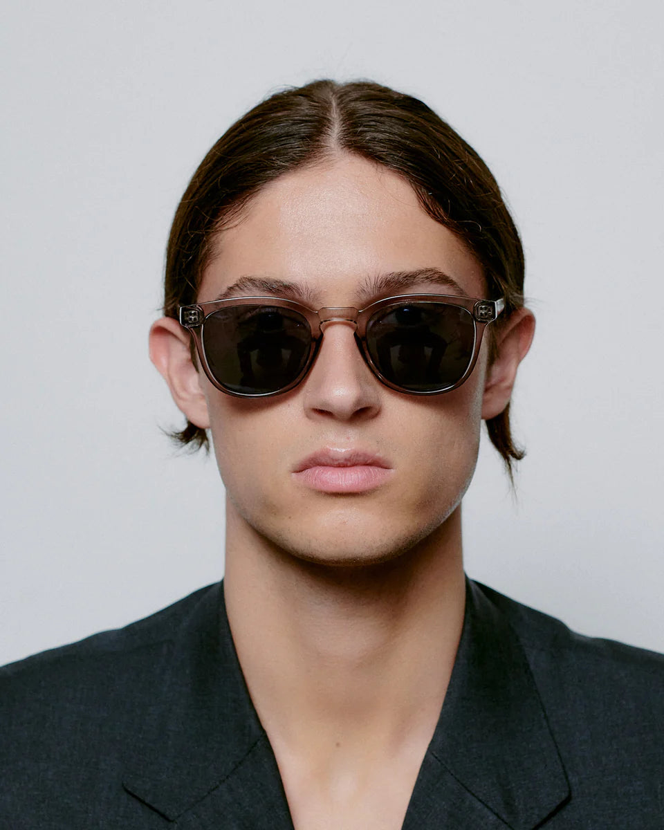 Bate Sunglasses - Grey / Transparent