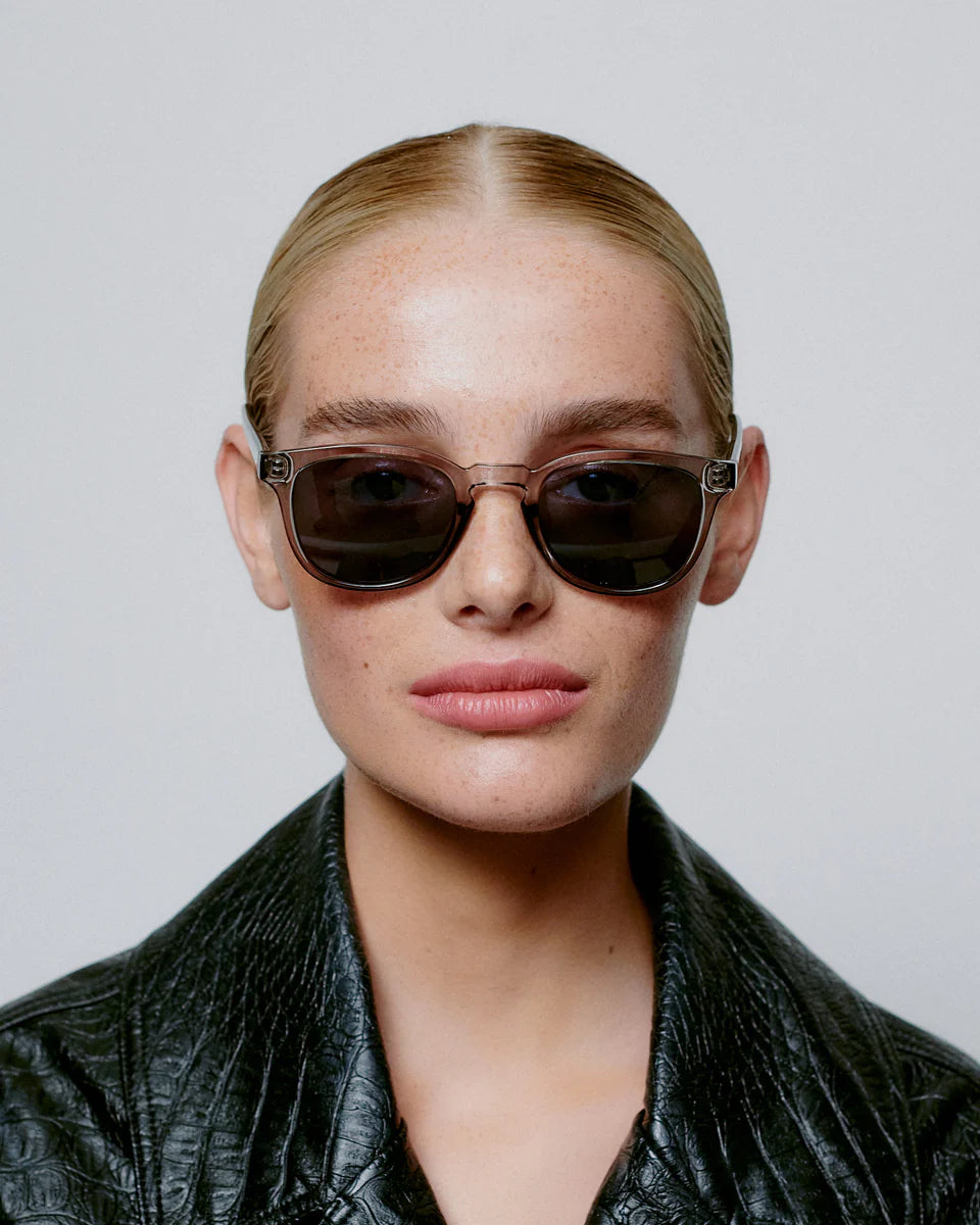 Bate Sunglasses - Grey / Transparent