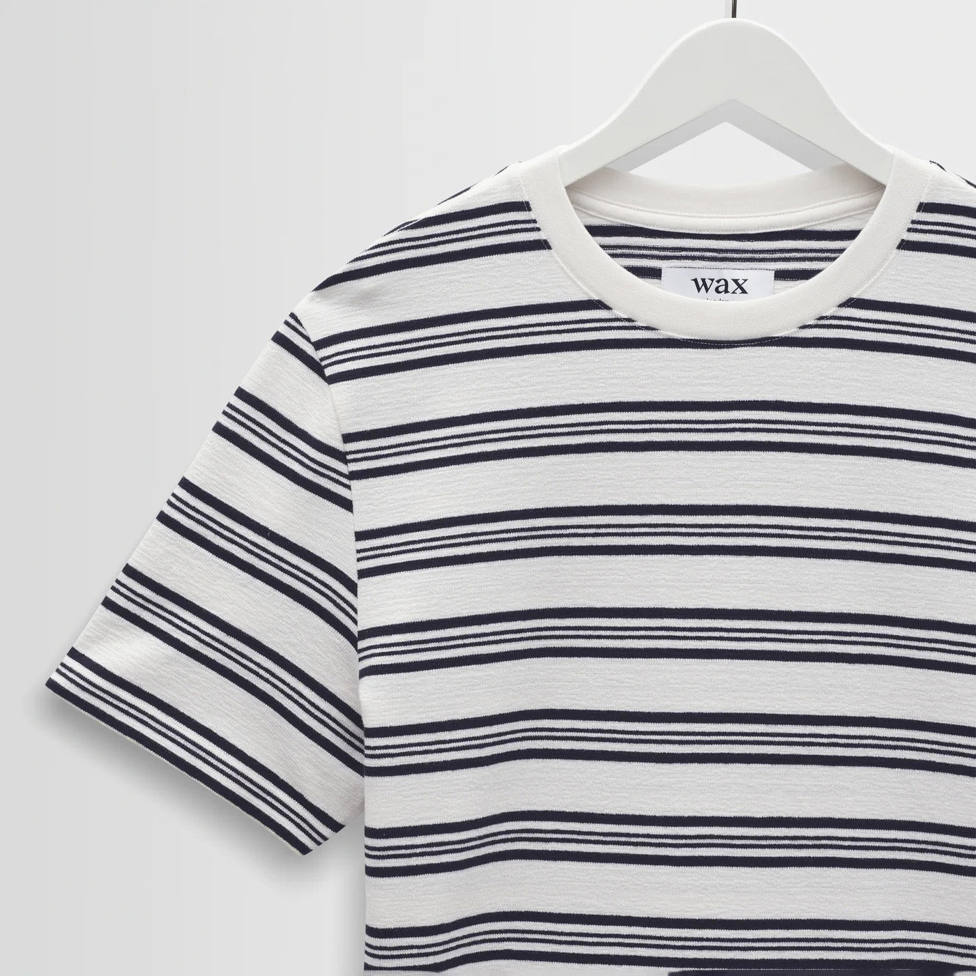 Dean SS Tee, Thin Textured Stripe - Ecru / Navy
